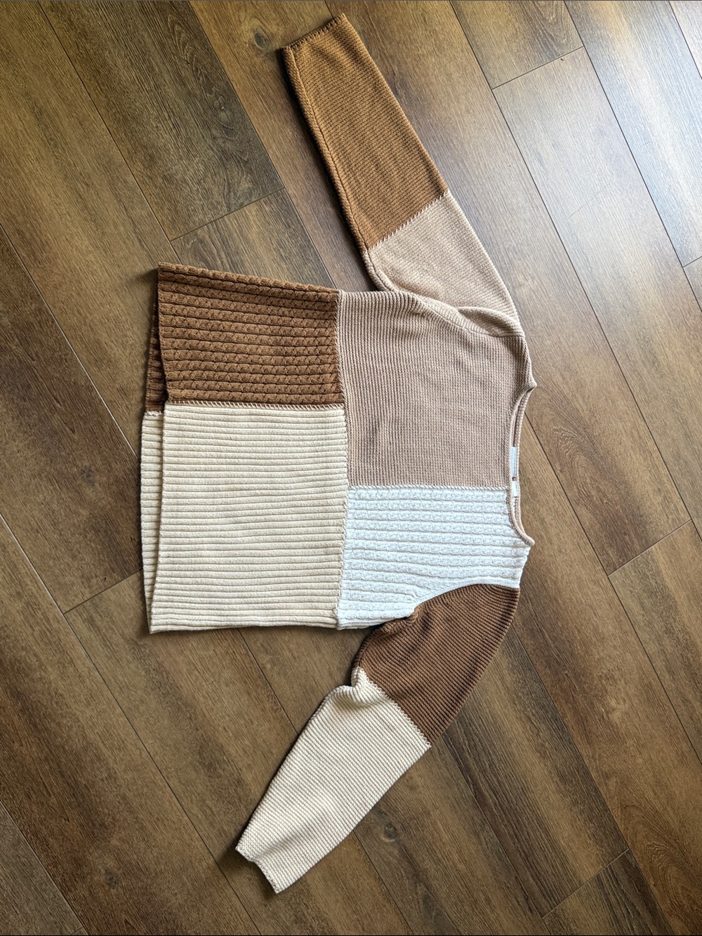Liz Claiborne Patchwork Crewneck Sweater in Brown, Cream, Beige. Size XL